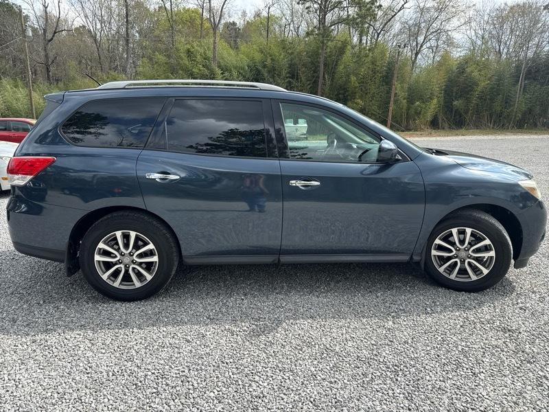 Nissan Pathfinder SV 2WD 2015