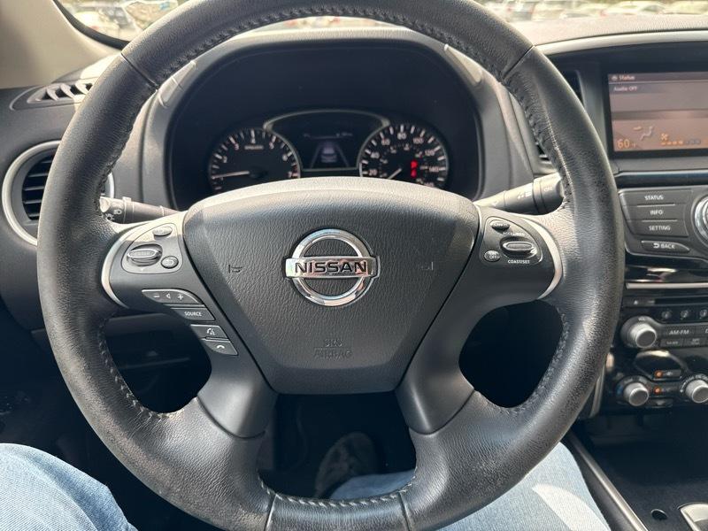 Nissan Pathfinder SV 2WD 2015