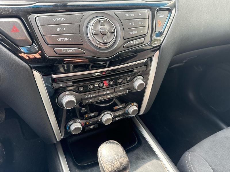 Nissan Pathfinder SV 2WD 2015