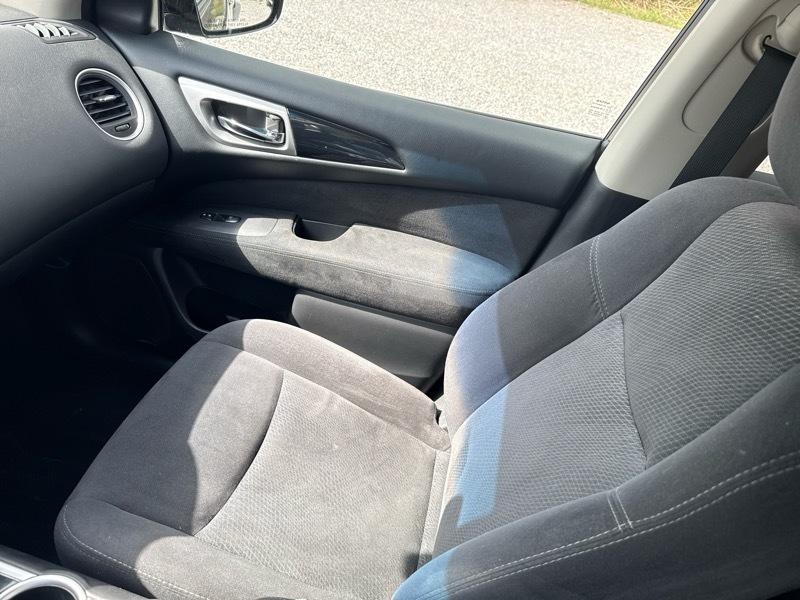 Nissan Pathfinder SV 2WD 2015