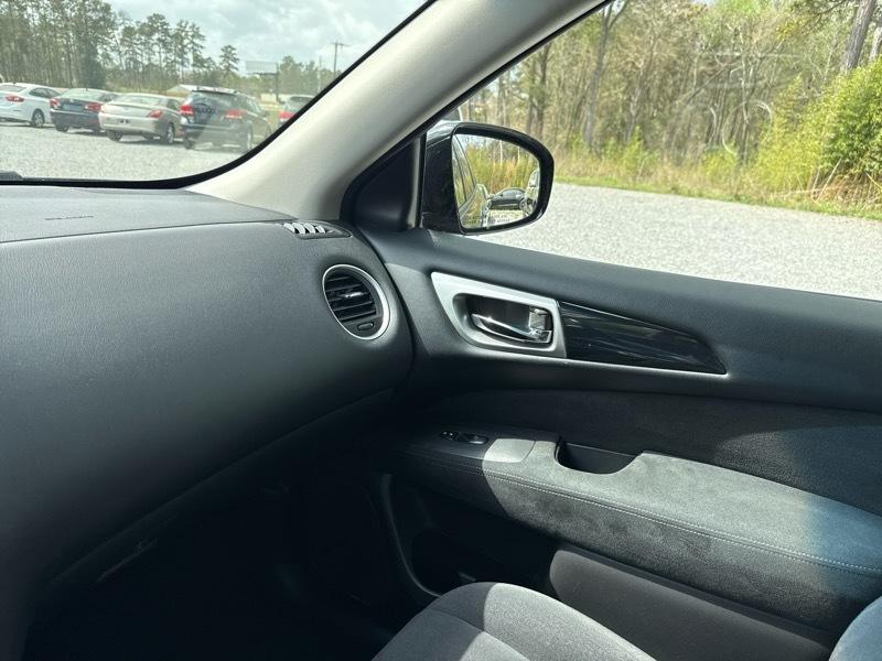 Nissan Pathfinder SV 2WD 2015