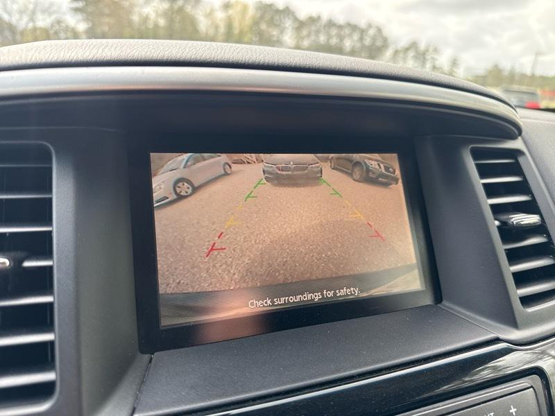 Nissan Pathfinder SV 2WD 2015