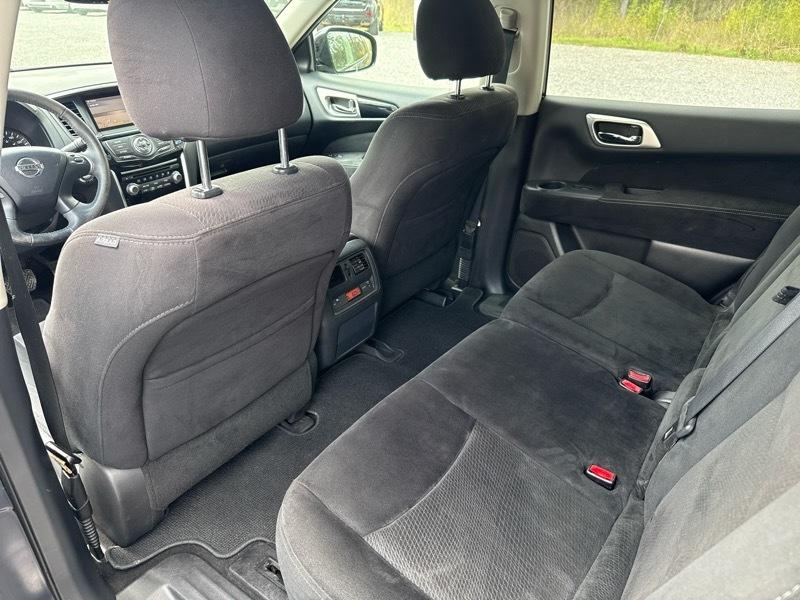 Nissan Pathfinder SV 2WD 2015