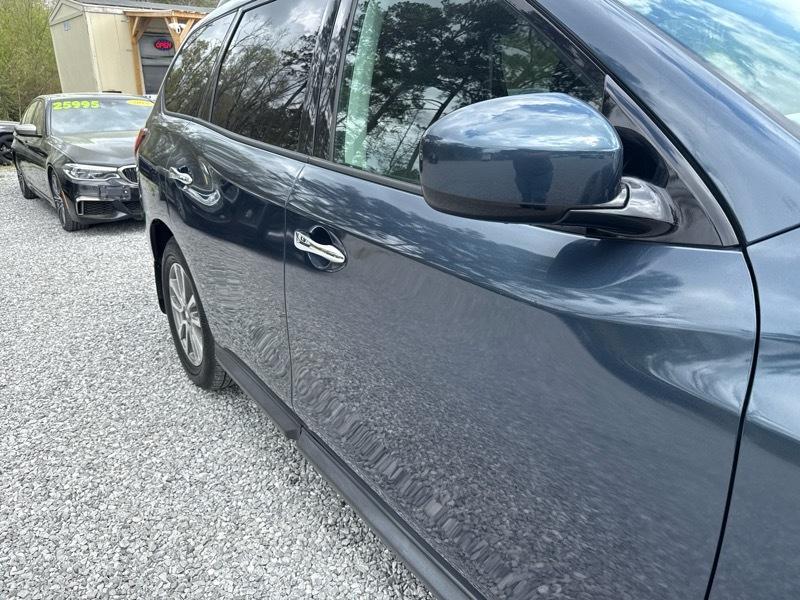 Nissan Pathfinder SV 2WD 2015