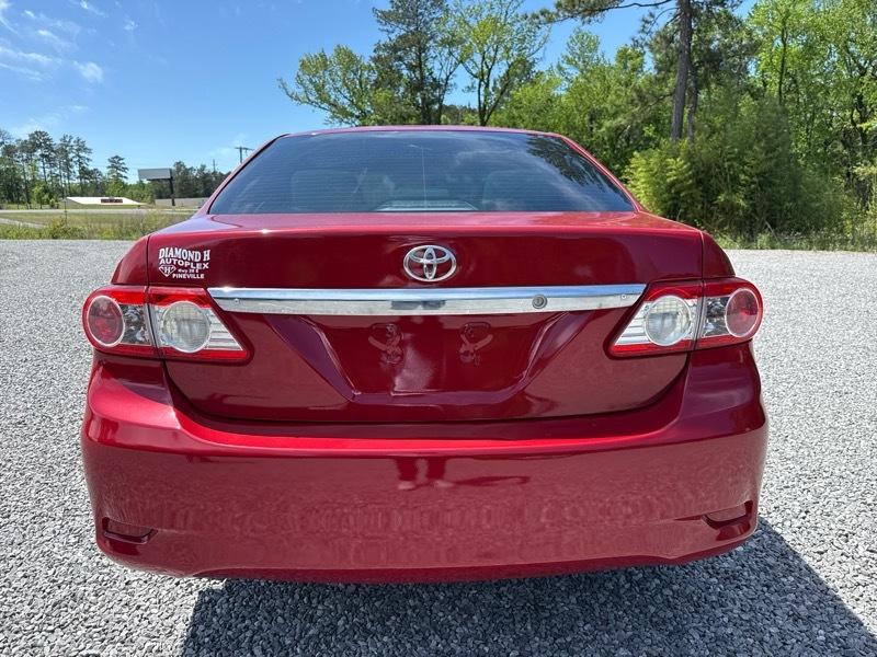 Toyota Corolla S 5-Speed MT 2012