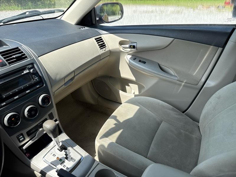 Toyota Corolla S 5-Speed MT 2012