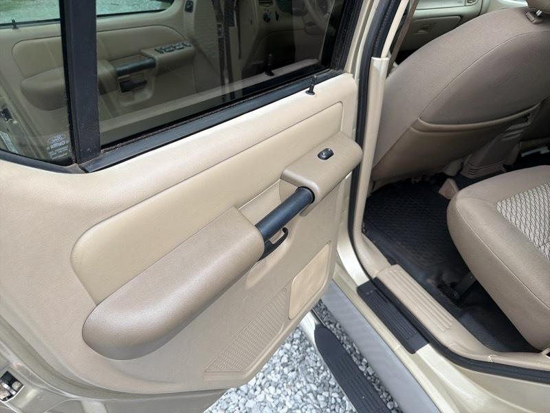 Ford Explorer Sport Trac XLS 2WD 2003