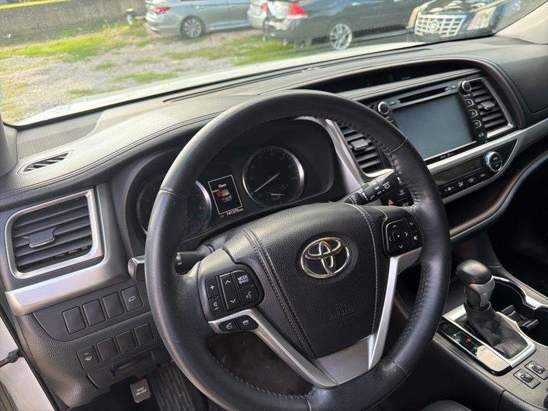 Toyota Highlander XLE FWD V6 2014