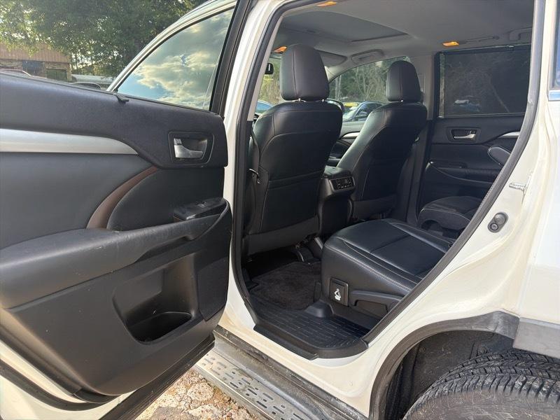 Toyota Highlander XLE FWD V6 2014