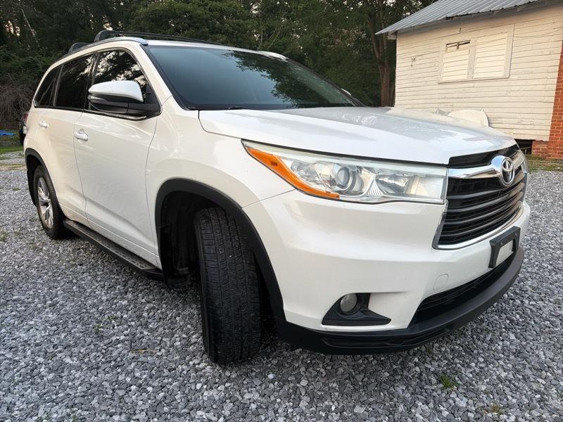 Toyota Highlander XLE FWD V6 2014