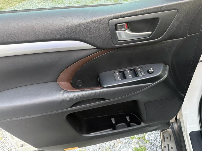 Toyota Highlander XLE FWD V6 2014