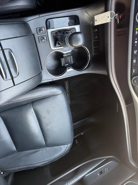 Toyota Highlander XLE FWD V6 2014
