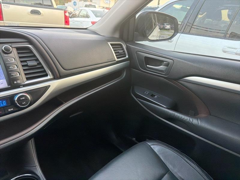 Toyota Highlander XLE FWD V6 2014