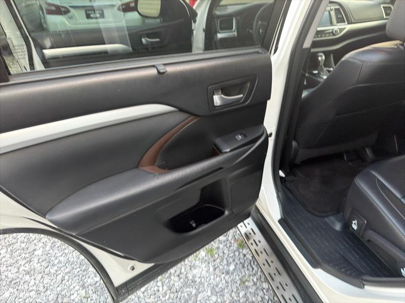 Toyota Highlander XLE FWD V6 2014