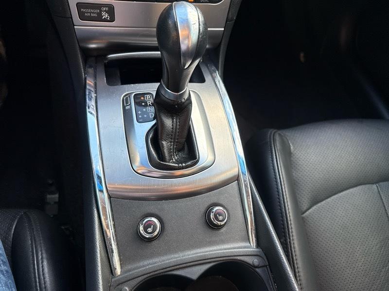 Infiniti G37 Journey 2012