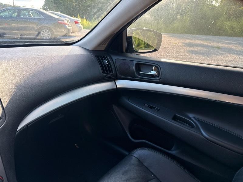 Infiniti G37 Journey 2012