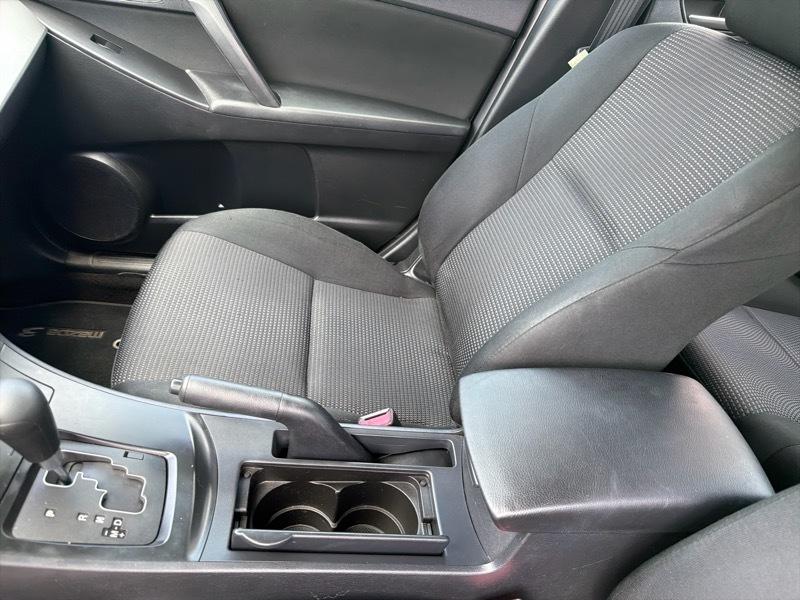 Mazda MAZDA3 i SV AT 4-Door 2013