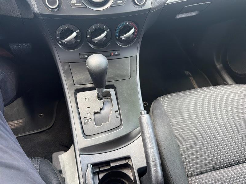 Mazda MAZDA3 i SV AT 4-Door 2013