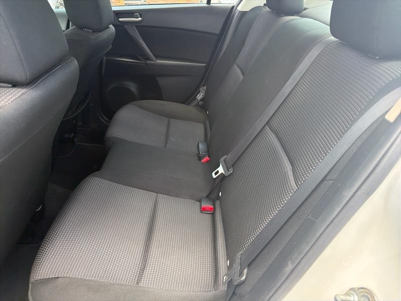 Mazda MAZDA3 i SV AT 4-Door 2013