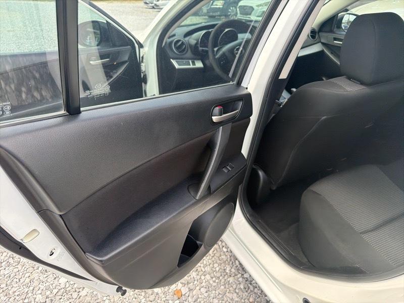 Mazda MAZDA3 i SV AT 4-Door 2013