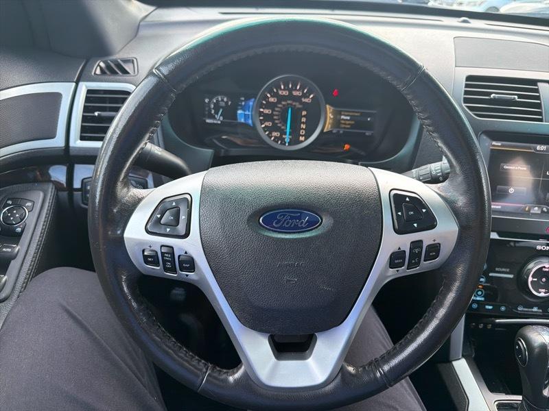 Ford Explorer Limited FWD 2011
