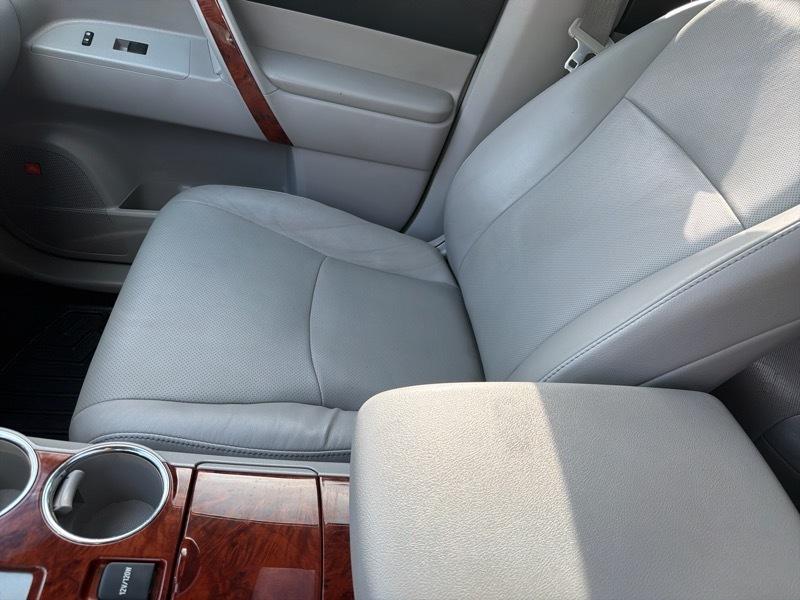 Toyota Highlander Limited 2WD 2012