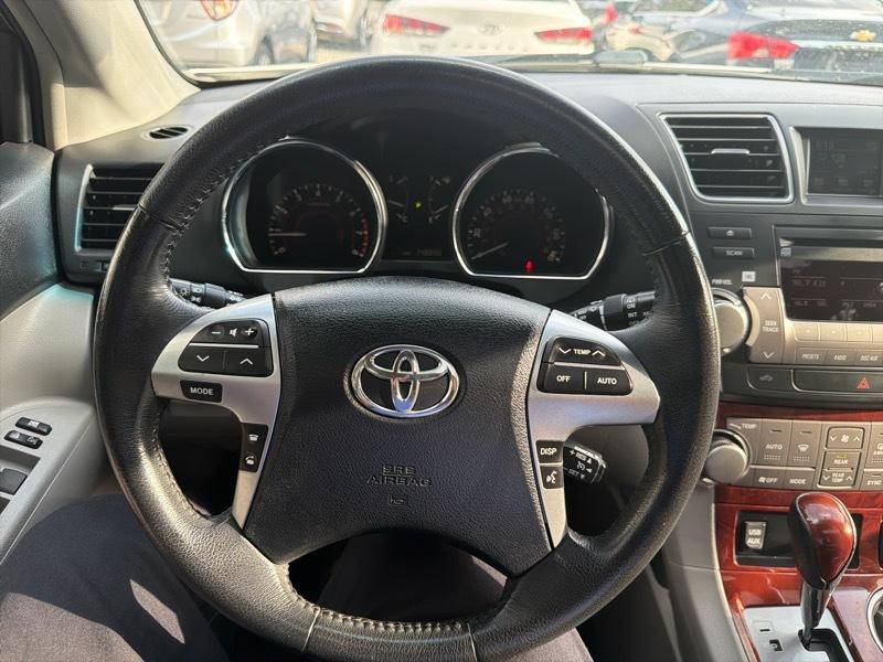 Toyota Highlander Limited 2WD 2012