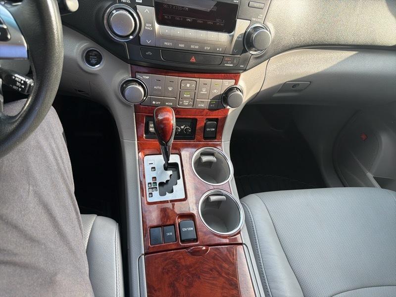 Toyota Highlander Limited 2WD 2012