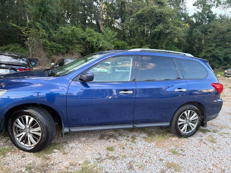 Nissan Pathfinder SV 2020