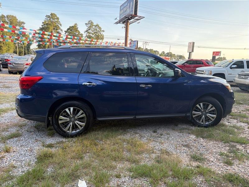 Nissan Pathfinder SV 2020