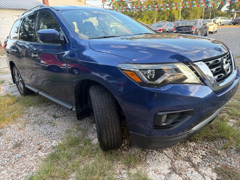 Nissan Pathfinder SV 2020