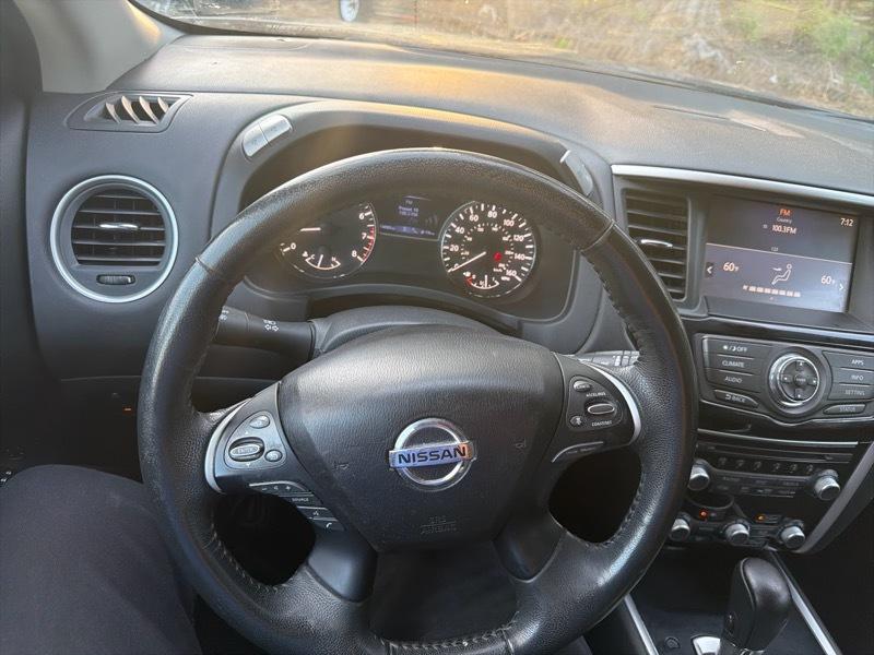 Nissan Pathfinder SV 2020