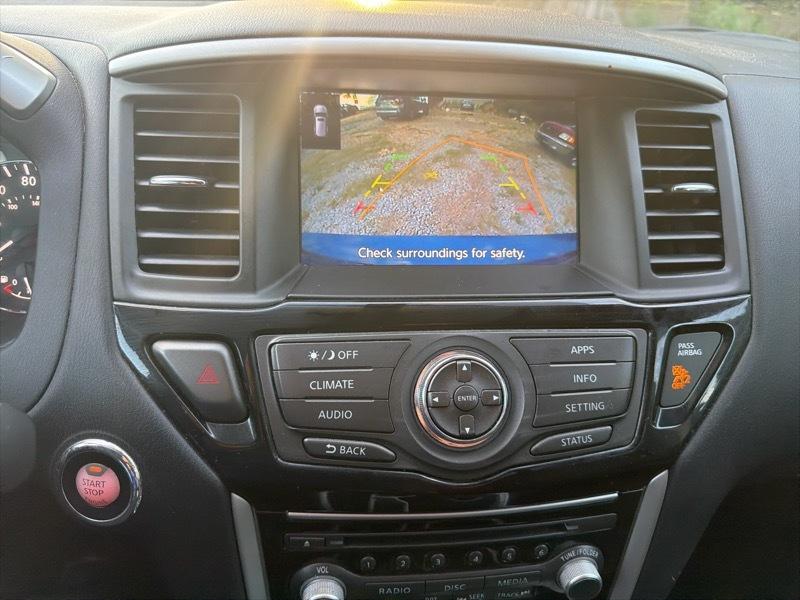 Nissan Pathfinder SV 2020