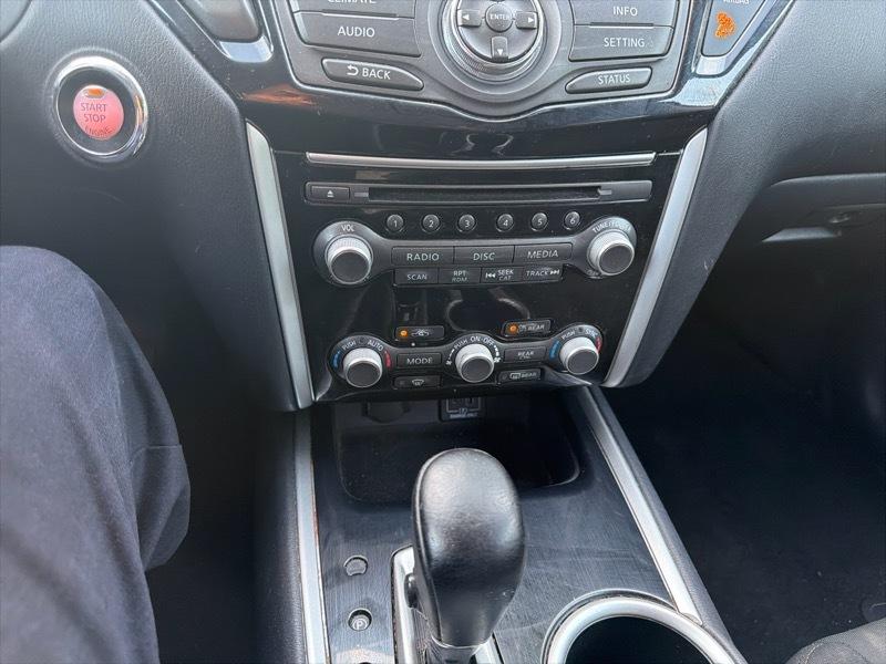 Nissan Pathfinder SV 2020