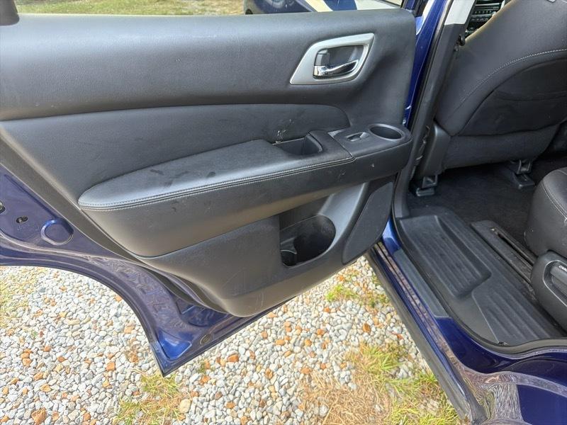Nissan Pathfinder SV 2020