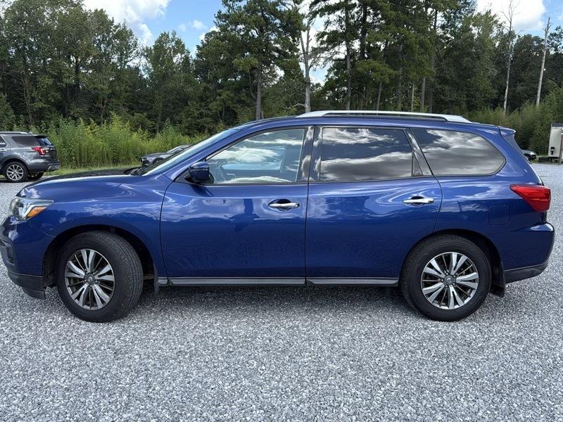 Nissan Pathfinder SV 2020