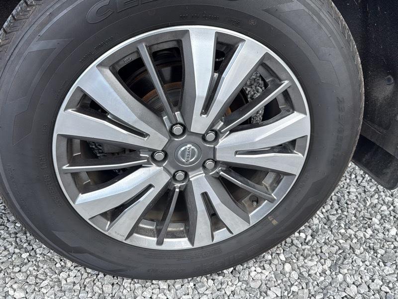 Nissan Pathfinder SV 2020
