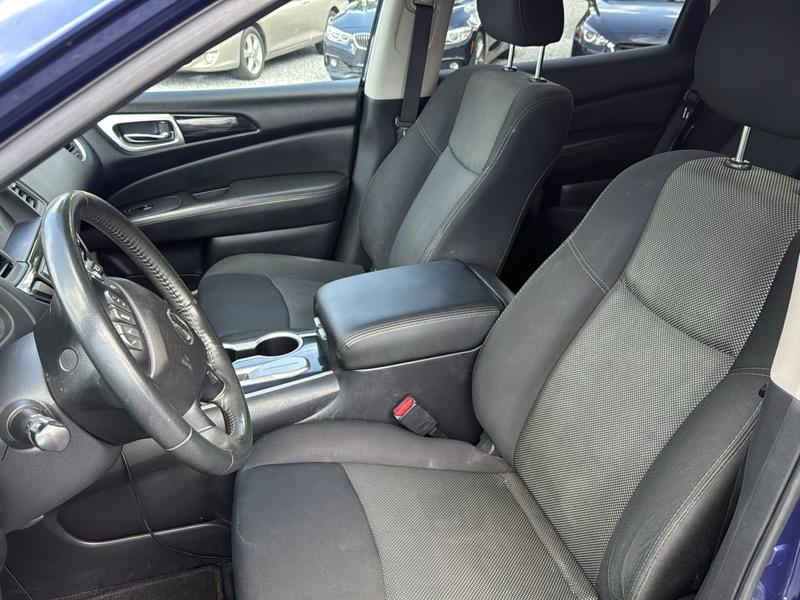 Nissan Pathfinder SV 2020