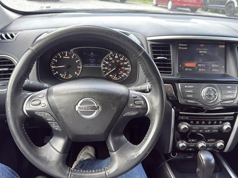 Nissan Pathfinder SV 2020