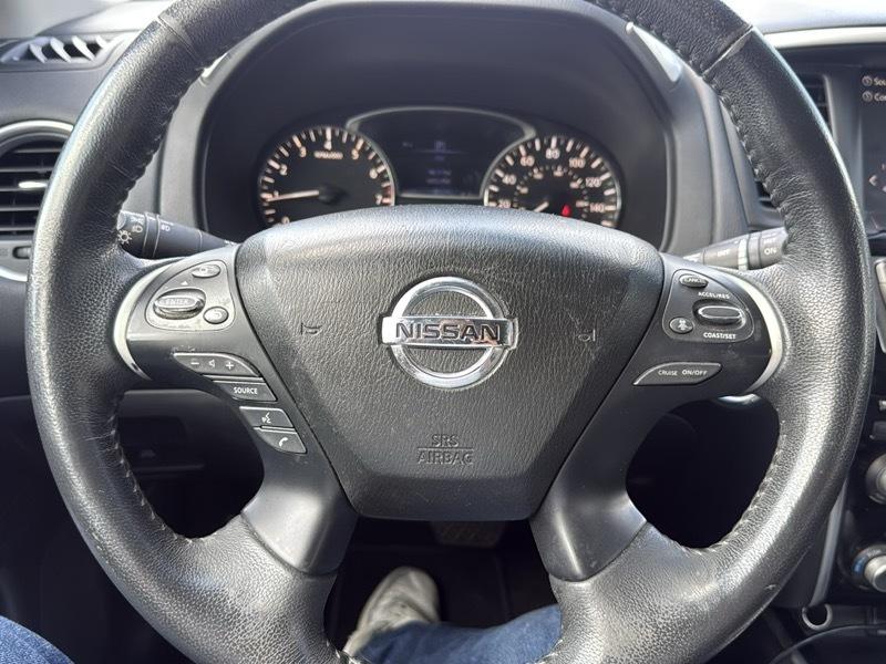 Nissan Pathfinder SV 2020