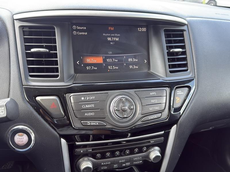Nissan Pathfinder SV 2020
