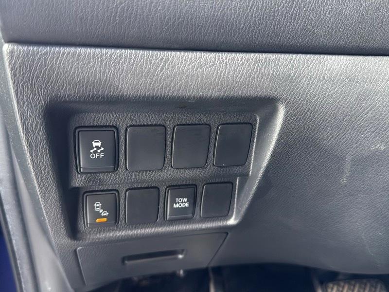 Nissan Pathfinder SV 2020