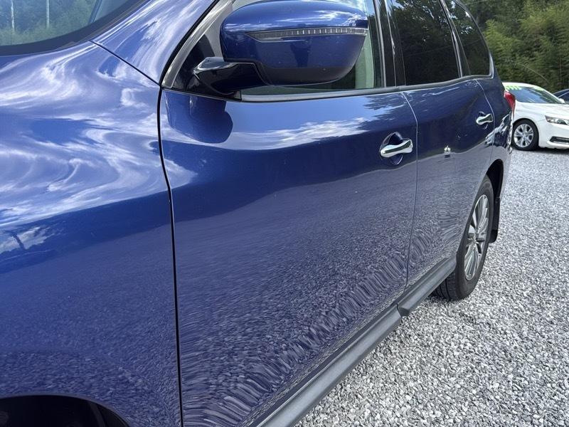 Nissan Pathfinder SV 2020