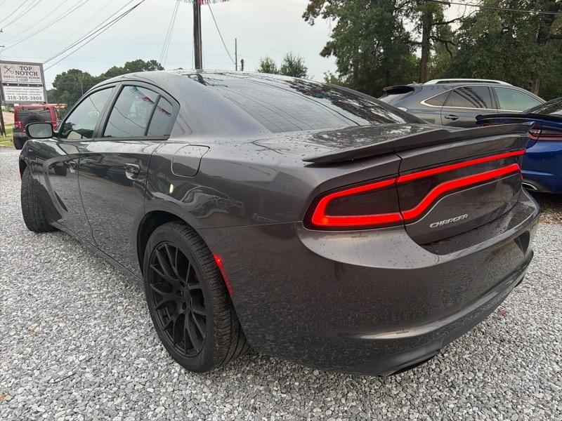 Dodge Charger SE 2017