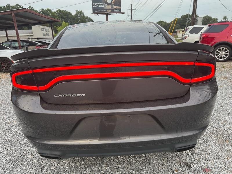 Dodge Charger SE 2017