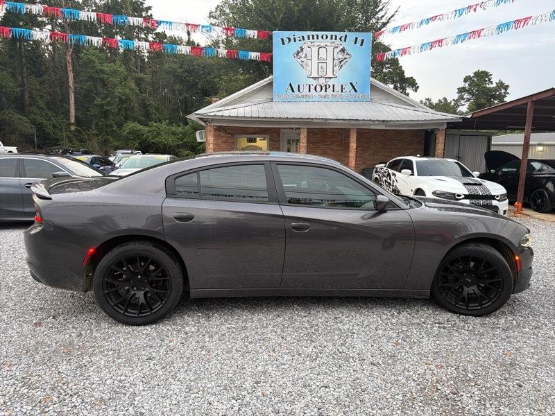 Dodge Charger SE 2017