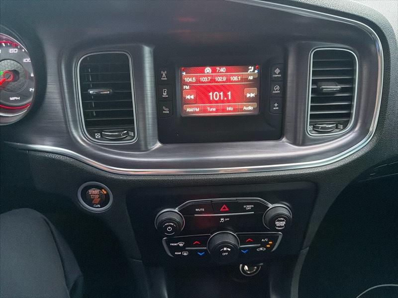 Dodge Charger SE 2017