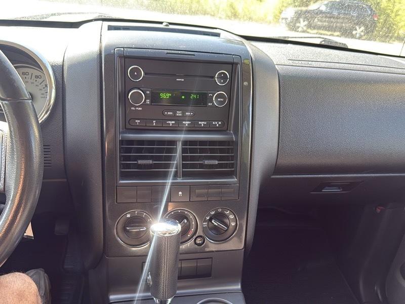 Ford Explorer Sport Trac XLT 4.0L 2WD 2010