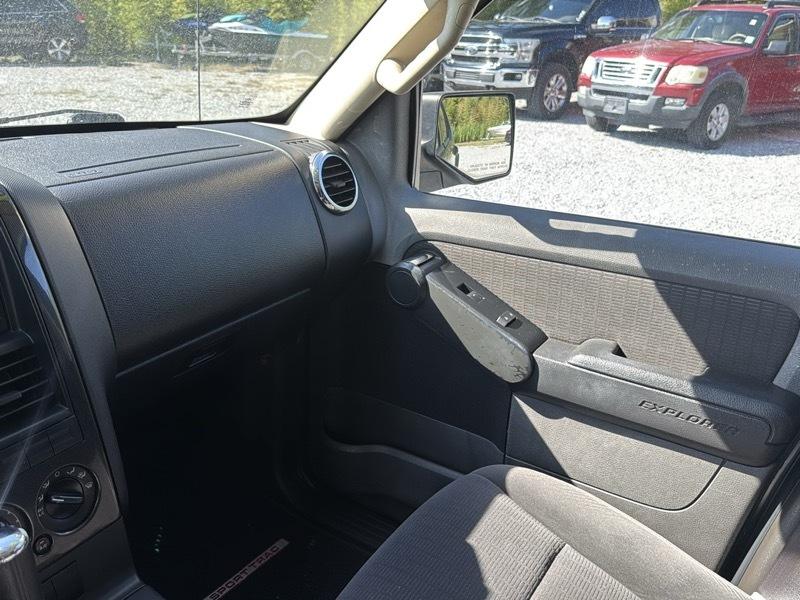Ford Explorer Sport Trac XLT 4.0L 2WD 2010