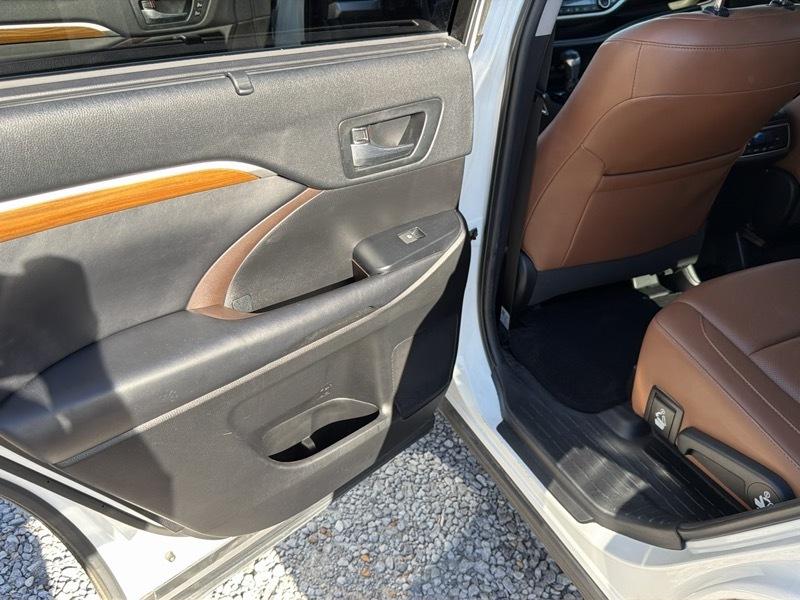 Toyota Highlander Limited FWD V6 2019